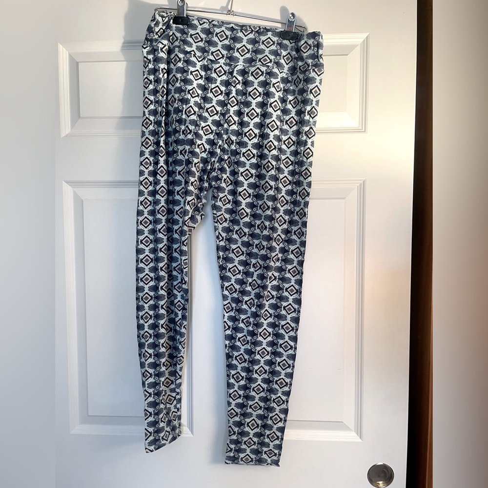 LuLaRoe Tall and Curvy Leggings - NWOT